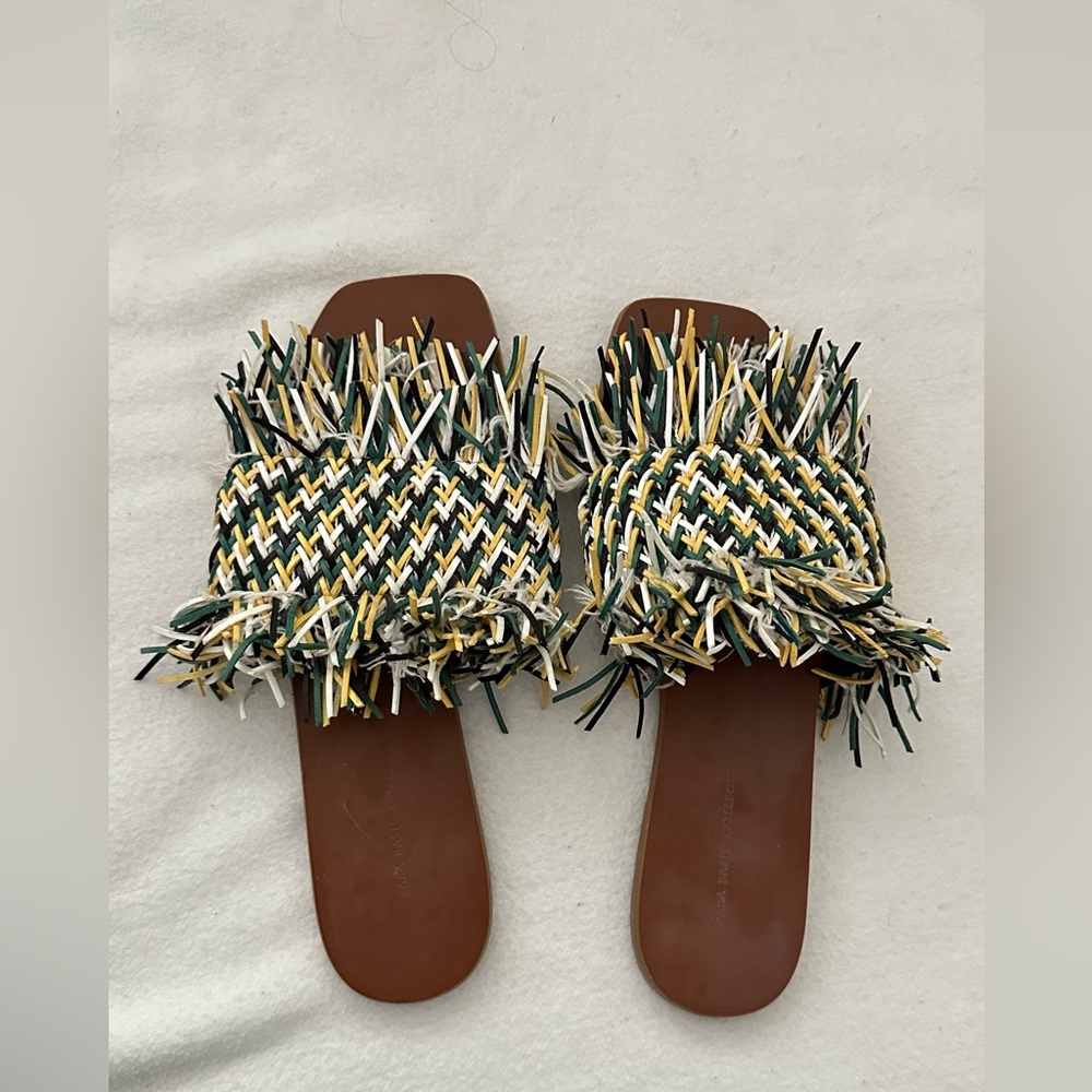 Zara basic slides - Picture 1 of 2